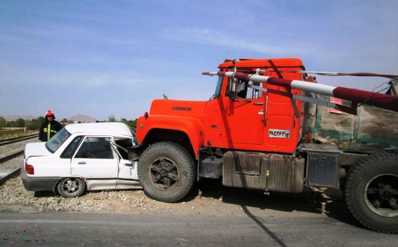 برخورد پراید با کامیون در قزوین یک کشته به جاگذاشت/کشف بیش از سه کیلوگرم تریاک در شهرستان البرز