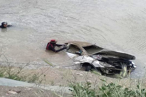 نجات معجزه آسای یک زوج پس از سقوط ۲۰۶ به سد کرج+ عکس