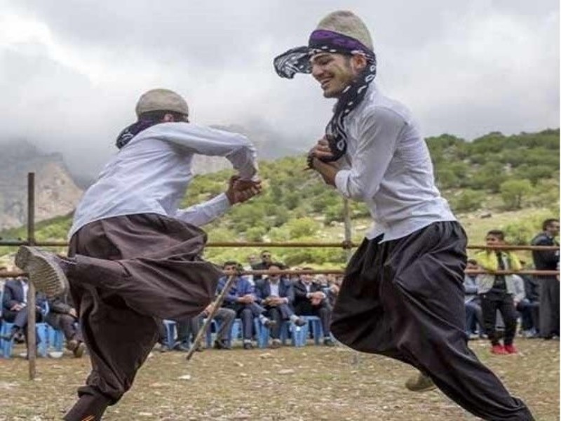 جشنواره بازی‌های بومی محلی با حضور ١٠ تیم در کرمانشاه برگزار شد
