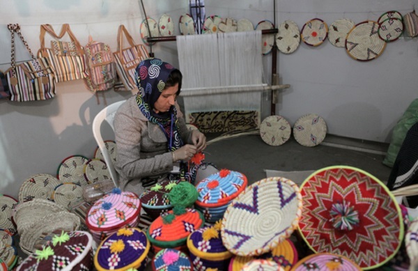 صنعتگر دزفولی در نمایشگاه سراسری صنایع دستی شیراز