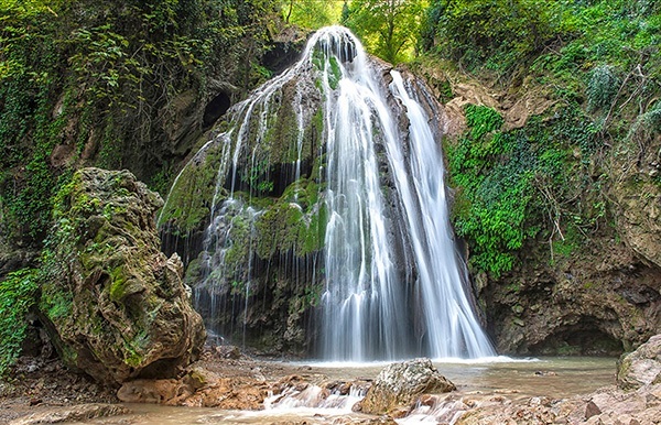 نگارستان ایران سرزمین آبشارها و جلوه‌های طبیعی