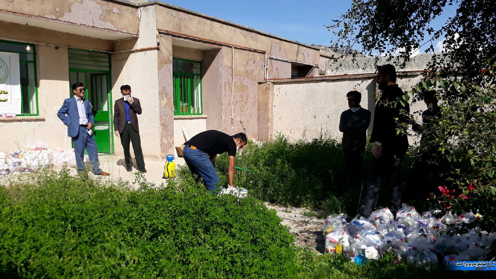 روایتی از مهربانی ‌این روزهای انجمن جوانان لنده/ دومین مرحله توزیع بسته های بهداشتی در بین خانواده های کم برخوردار+تصاویر