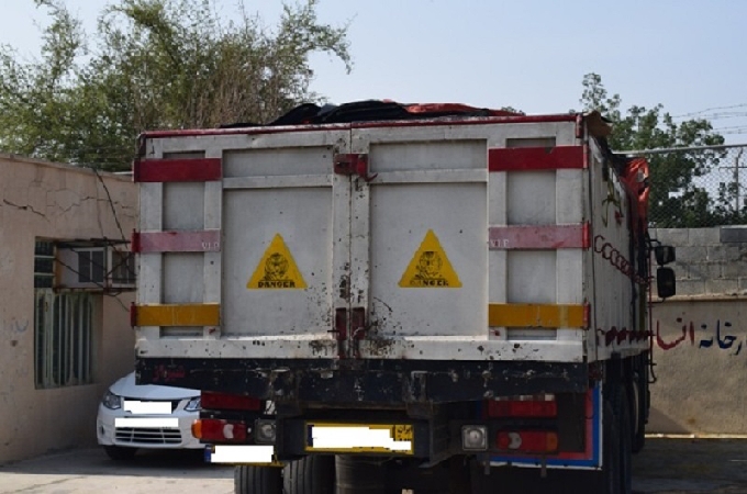 توقیف 14 تن موکت خارجی در پارسیان