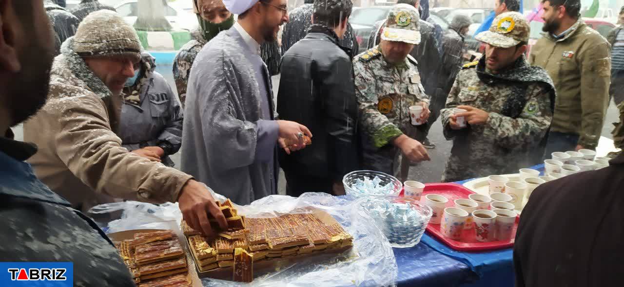 غبارروبی گلزار شهدا بمناسبت فرارسیدن دهه فجر/ برپایی موکب پذیرایی در وادی رحمت تبریز