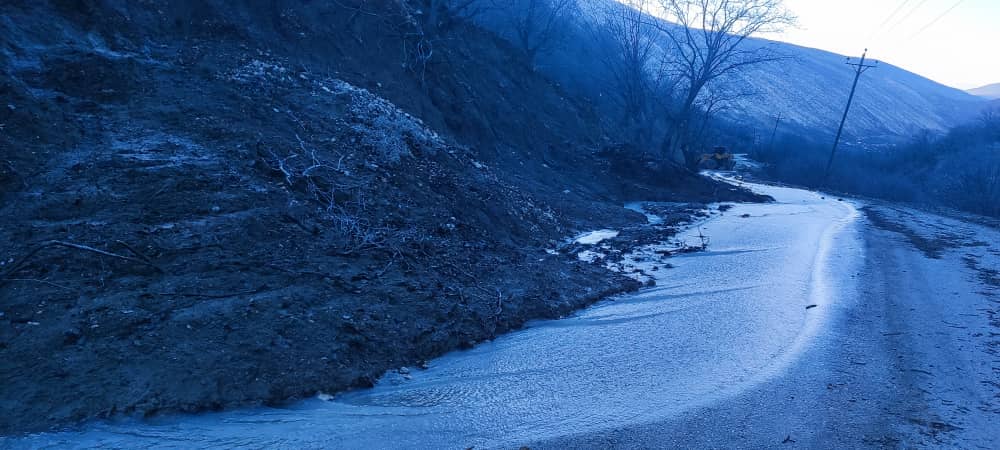برخی از جاده و راه های دسترسی توسط ماشین آلات سنگین شرکت نفت و گاز استان بازگشایی شدند برخی از جاده و راه های دسترسی توسط ماشین آلات سنگین شرکت نفت و گاز استان بازگشایی شدند