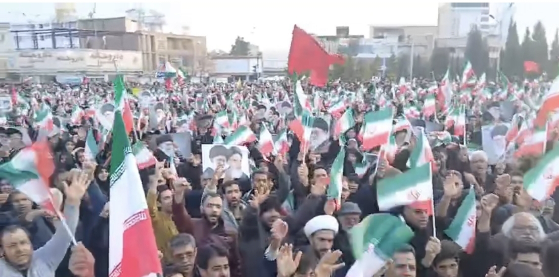 تجمع هزاران نفر از مردم کرمان در پی شهادت امام خامنه‌ای