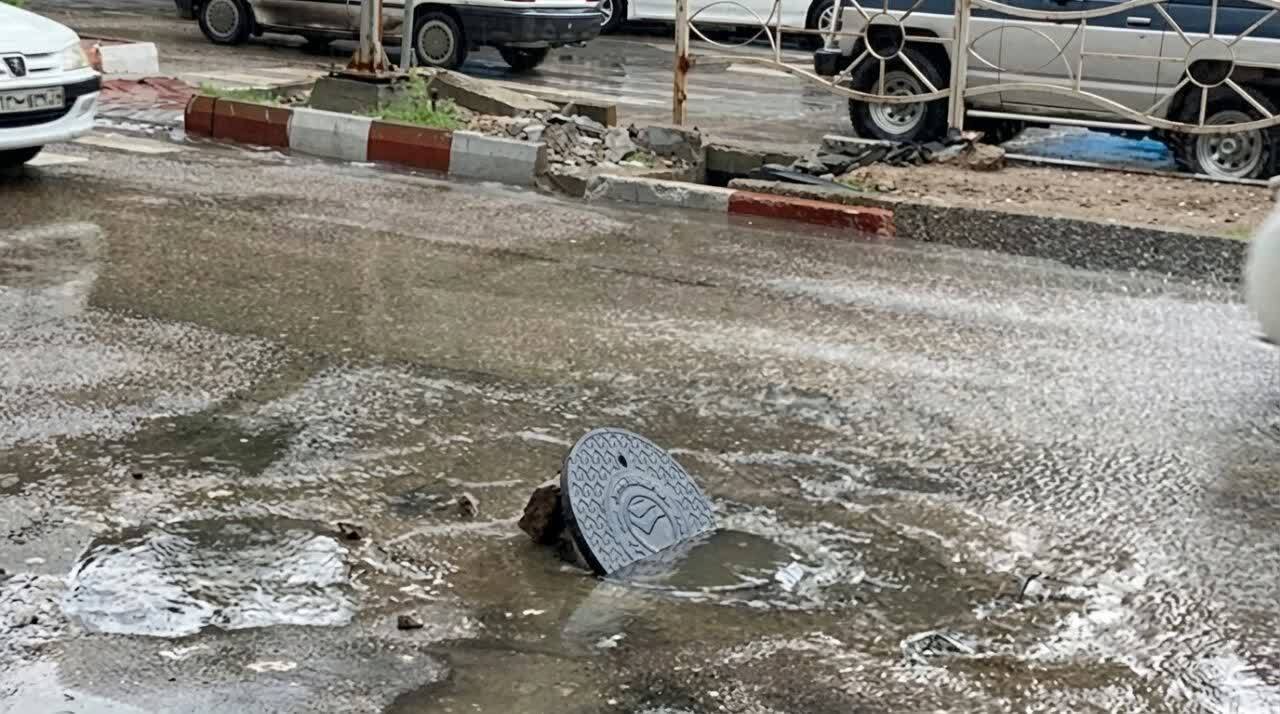 هدایت آب باران به شبکه فاضلاب موجب گرفتگی می&zwnj;شود