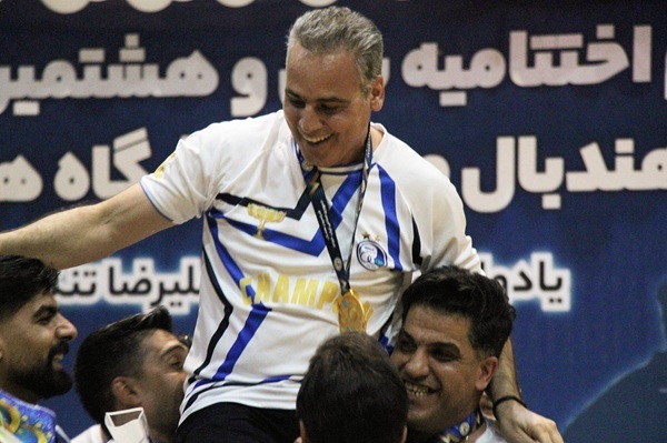 هندبالیستها حدود ۸۰ روز از فضای ورزش دور بودند/ استقلال به تیمداری ادامه خواهد داد! هندبالیستها حدود ۸۰ روز از فضای ورزش دور بودند/ استقلال به تیمداری ادامه خواهد داد!